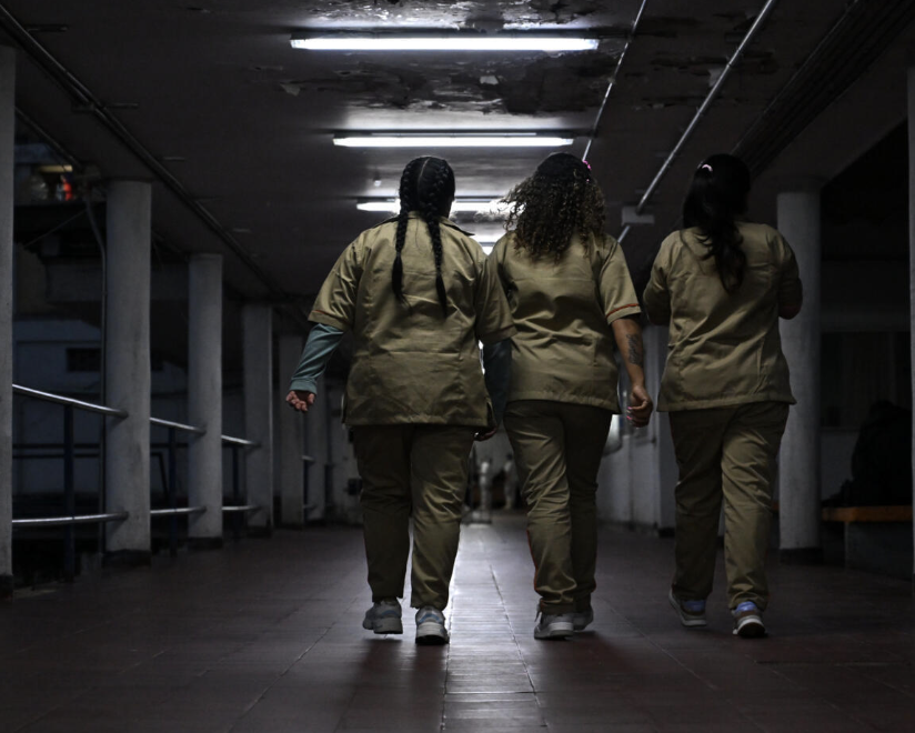 GOBIERNO DE COLOMBIA LIBERA A 100 MUJERES ENCARCELADAS POR TRÁFICO DE DROGAS